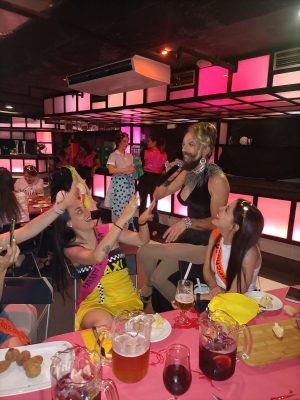 Barra libre de cerveza y sangria en restaurante show en madrid